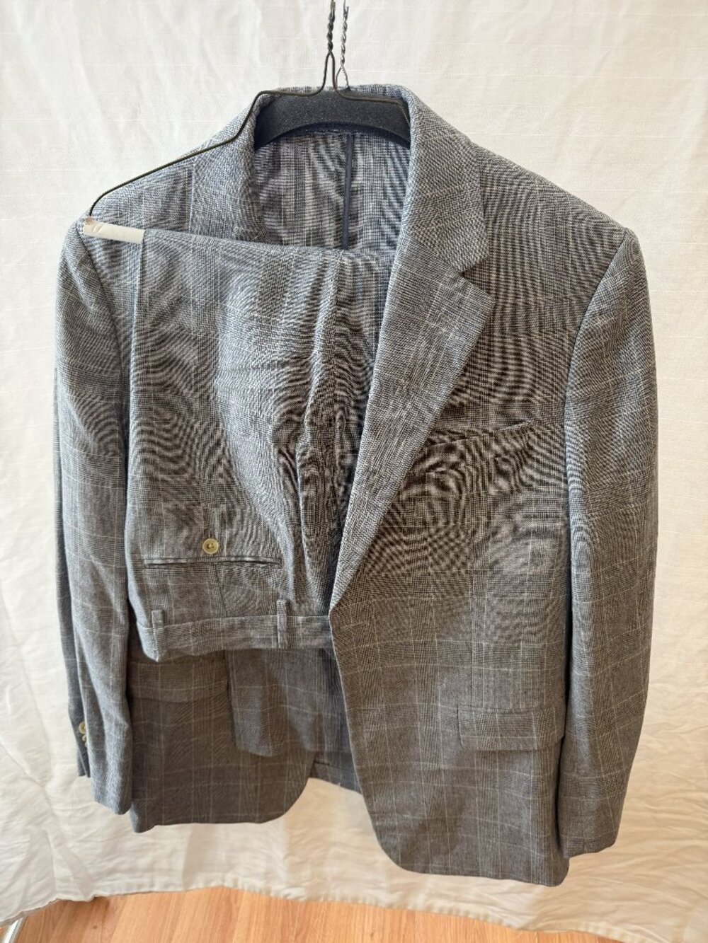 Banana Republic Men's Two-Piece Suit in Grey